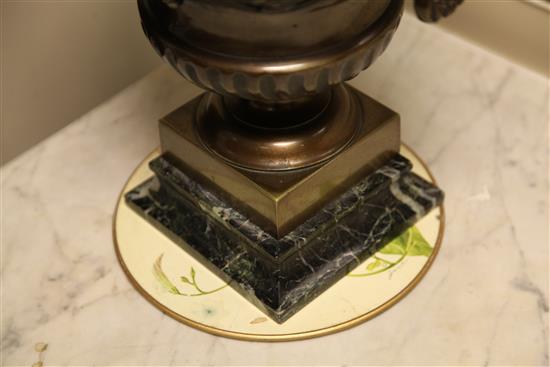 A pair of French Egyptian revival bronze urns, 16.5in.